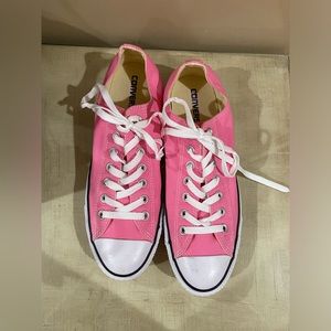 PINK CONVERSE (M9 or W11)